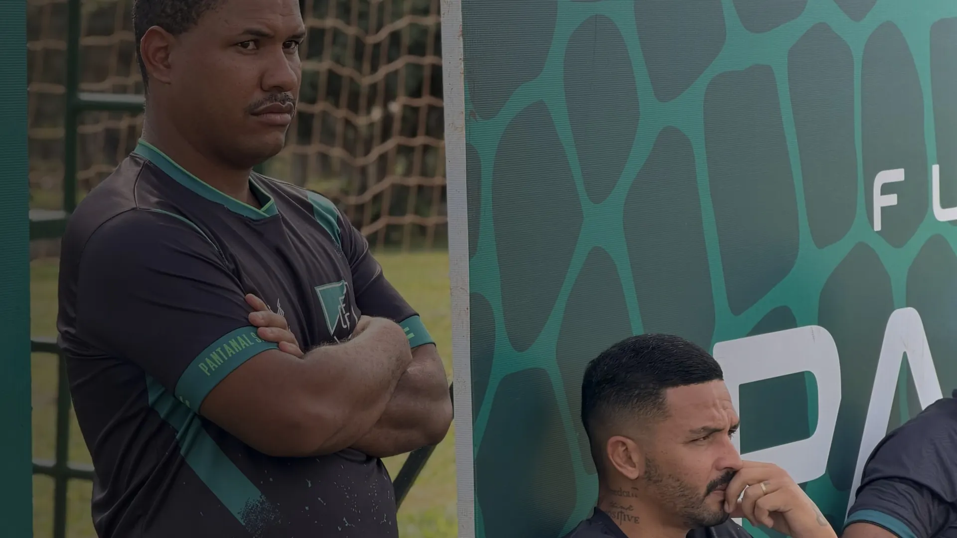 Painel do Futebol Clube Pantanal com a malha de escama de jacaré